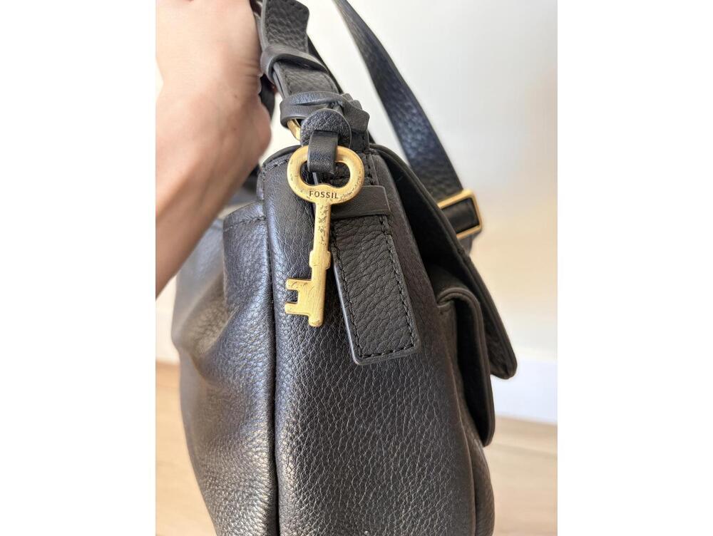 FOSSIL Peyton Double Flap Crossbody Messenger Bag Black pebbled Leather key - Picture 6 of 8
